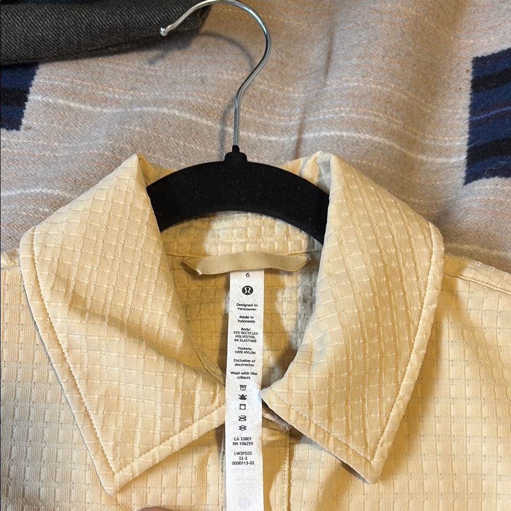 Lululemon women’s 6 Grid fleece hiking over shirt - Picture 2 of 6